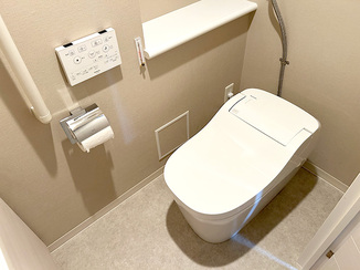 トイレリフォーム 床もきれいになり、快適になったタンクレストイレ