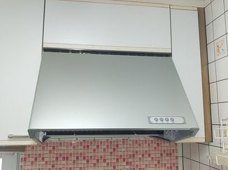 小工事 既存の化粧幕板を活かして交換したレンジフード