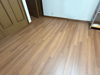 小工事 フロアタイルで美しくよみがえった床