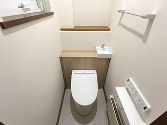 トイレリフォーム 1日で清潔感あふれる明るいレストルームへ