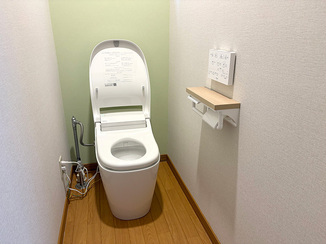 トイレリフォーム 使うのが楽しみになる、爽やかなグリーンアクセントのレストルーム