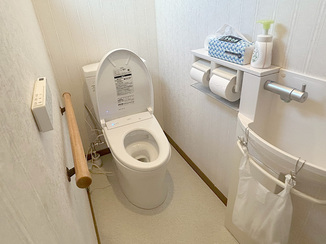 トイレリフォーム お手入れのしやすい水まわりと、断熱効果で快適な窓